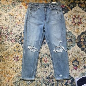NWT - American Eagle Mom Jeans - 8S